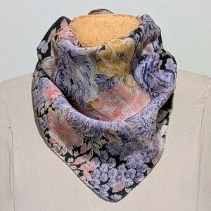 NWOT Beckwoman  19”x21” Navy Blue and Pink Floral Ascot Scarf